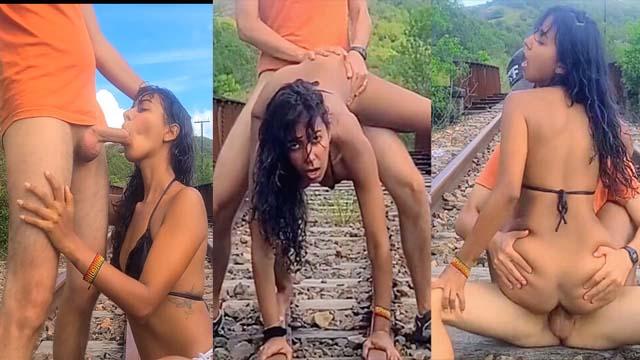 Indian Railway Outdoor Deepthroat NRI Bf Fucking Deeper